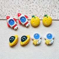 Breloques en résine de dessin animé : Astronaute, fusée, planète – Accessoires pour cheveux, boucles de chaussures DIY, décorations de réfrigérateur