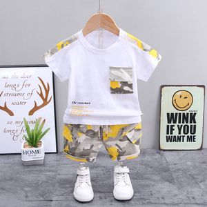 Vente en gros de vêtements décontractés pour garçons, chemise imprimée à manches courtes + jean, t-shirt 2 pièces pour enfants et adolescents - Product Image 1
