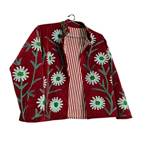 Veste de sport en velours rouge tissé de luxe pour femmes |   Manteau d'hiver style bohème |   Vêtements d'extérieur écologiques haut de gamme - Product Image 2