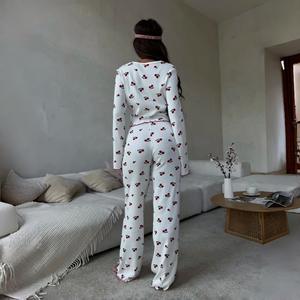Ensemble pyjama décontracté YB à manches cloche pour femmes, imprimé cerises, haut à boutons sur le devant, pantalon, 2 pièces, vêtements de nuit, vêtements de maison, vente en gros - Product Image 4