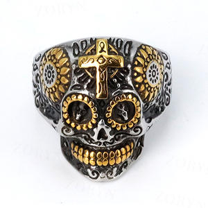 Anillo de Calavera Gótico Punk de Acero Inoxidable 316 para Hombre, Diseño Bicolor Oro y Plata con Cruz Floral en Relieve, Atrevido y Oscuro, Estilo Cultural - Product Image 3
