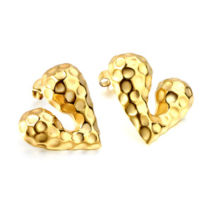 Pendientes de tuerca de aleación de zinc con forma de corazón, color dorado, joyería de moda para fiesta para mujer - Product Image 1