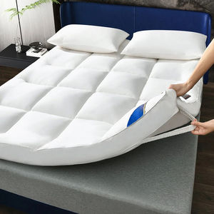 โรงแรมสต็อกไมโครไฟเบอร์สีขาวคุณภาพหนาพิเศษรองรับที่นอนท็อปเปอร์แบบกําหนดเอง - Product Image 1