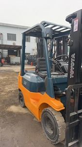 Montacargas Toyota de Combustión Interna de 1.5 Toneladas, Alimentado por GLP, Mástil de Tres Etapas, Operación Sentado, Neumáticos Neumáticos, Uso en Interiores - Product Image 2
