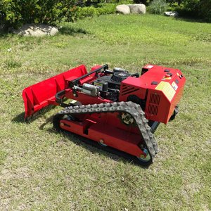 Tondeuse à gazon KC-600, moteur puissant, coupe efficacement l'herbe avec performance. Conception de piste pour terrains inégaux - Product Image 4