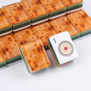 Jeu de tuiles de mahjong américain gravées en acrylique 160 pièces, 4 couches, motif bois personnalisé, pour divertissement familial et jeux de voyage – Édition américaine - Product Image 1