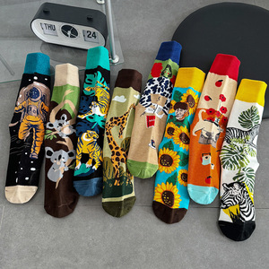 Venta al por mayor Funky Funny Colorful Print <span class=keywords><strong>calcetines</strong></span> de punto transpirable hombres mujeres Crew Street Casual <span class=keywords><strong>Calcetines</strong></span> - Product Image 3