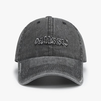 Casquette de baseball en jean délavé effet usé, style 'Dad Hat', 6 panneaux, avec broderie, visière courbée et calotte basse