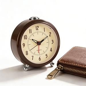 Reloj Despertador de Mesa Estilo Retro Color Café con Luz para Decoración de Oficina - Product Image 2