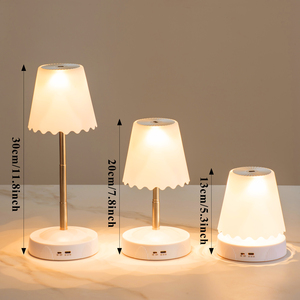 Lampada da Tavolo Moderna RGB Regolabile in Altezza con Sensore di Movimento Ricaricabile Luce Notturna LED per Soggiorno Camera da Letto Comodino - Product Image 4
