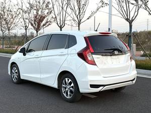ฮอนด้า ฟิต ปี 2018 รุ่น 1.5 คอมฟอร์ท CVT ออโต้ มือสองจากจีน รถแฮทช์แบ็ก เกียร์ CVT ประหยัดน้ำมัน เบาะนั่งแบบเมจิก ใช้งานได้จริง เชื่อถือได้ พวงมาลัยซ้าย สีเข้ม - Product Image 3