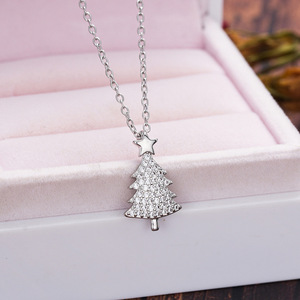 Collana con Ciondolo Albero di Natale per Donne, Collana con Charm Natalizio e Catena a Maglie Rotonde, Gioiello alla Moda, Regalo - Product Image 1