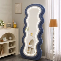 Miroir Mural LED Sur Mesure Moderne Pleine Hauteur en Velours avec Design Ondulé Asymétrique Irrégulier, Miroir LED Grand Format