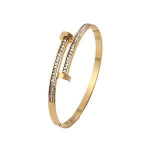 Bracelet manchette classique HR personnalisé pour femme, en acier inoxydable plaqué or 18 carats, étanche, ouvrable, avec zircone cubique, cadeau - Product Image 5
