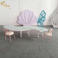 NIKA Outdoor-Eventmöbel Weißer PVC-Acryl Runder Tisch Geschwungene Kindertische für Geburtstagsfeiern