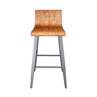 Tabouret de bar moderne monobloc noir avec pieds coniques, assise et dossier incurvés en contreplaqué, repose-pieds en placage HPL – Vente en gros pour cafés
