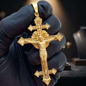Colgante de cruz cristiana chapado en oro de 24 quilates, amuleto religioso, joyería unisex para uso diario para hombres. - Product Image 1