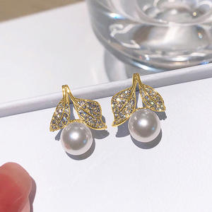 Boucles d'oreilles classiques en forme de feuille avec perle Akoya, argent 925 plaqué rhodium, pour femmes, bijoux de mariage - Product Image 3
