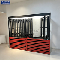 Étagère coulissante murale moderne en acier avec éclairage LED, finition thermolaquée, pour présentoir de carreaux en showroom