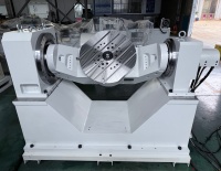 Table rotative CNC 5 axes Tiger 650 mm 2 Arcsec avec échelle HEIDENHAIN, réducteur planétaire, table à came à rouleaux et structure de moteur DD