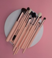 YRX 16 pinceaux de maquillage avec de nouveaux designs de poils, pinceaux pour fards à paupières, estompage des yeux, anticernes, illuminateur, pinceaux de maquillage vegan OEM