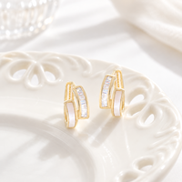 KAVNAR Boucles d'oreilles créole double barre zircon baguette nacre laiton doré or 14K