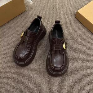 Mocasines de PVC con Punta Redonda para Mujer, Otoño Invierno 2025, Suela Gruesa, Aumento de Altura Interior de una Sola Capa, Tendencia de Moda, Tacón con Correa - Product Image 5