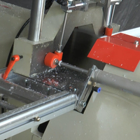 Machine de découpe pneumatique à double lame pour profilés de portes et fenêtres en PVC