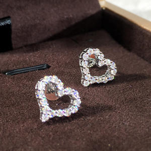 Orecchini a cuore in oro bianco con cristalli incastonati per l'uso quotidiano da donna, gioielli in argento - Product Image 5