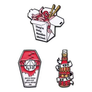 Spilla a tema alimentare in metallo alla moda con bottiglia di salsa di soia dolce con bottiglietta di cartone animato per la festa nazionale di natale per borse per vestiti - Product Image 5
