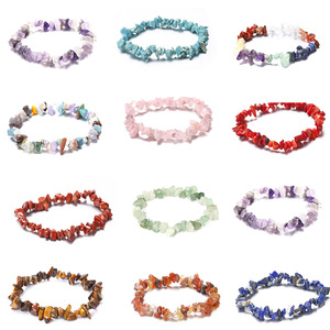 Grenzüberschreitendes Armband aus getrommelten Steinen für SheinStyle – aus natürlichen, kreativen Kristallen und unregelmäßigen Steinen, elastisch, als Geschenk geeignet - Product Image 1