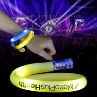 Bracelet LED en TPU multicolore, lumineux dans le noir, clignotant, pour le soutien lors de concerts