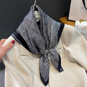 Noir et Blanc Simple Géométrique Rayé Imprimé Écharpe <span class=keywords><strong>Ethnique</strong></span> Dame Écharpe 70cm Petit Carré Châle Mode Carré Foulards Bandanas - Product Image 2