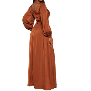 Fabricant de vêtements personnalisé élégant en <span class=keywords><strong>cuivre</strong></span> à manches froides enveloppant autour des robes de <span class=keywords><strong>demoiselle</strong></span> <span class=keywords><strong>d</strong></span>'<span class=keywords><strong>honneur</strong></span> en satin longues - Product Image 3