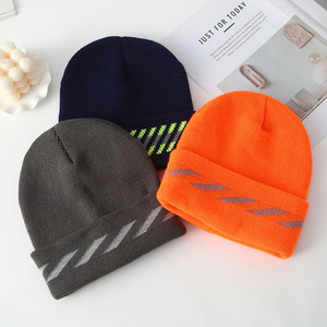 Bonnet en tricot avec bande réfléchissante, double couche, à revers, pour l'hiver, les sports de nuit en plein air, chaud, coupe-vent, anti-froid - Product Image 1