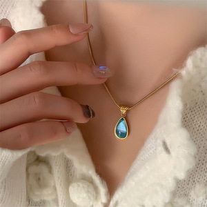 Collar de cadena de hueso de serpiente con gota de agua verde de acero inoxidable 316l para mujeres y niñas joyería de moda de acero inoxidable - Product Image 3