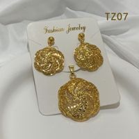 Parure de bijoux vintage étanche anti-ternissement en cuivre plaqué or avec pendentif filigrane et boucles d'oreilles pour femme