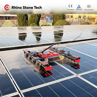 Robot de nettoyage intelligent pour panneaux photovoltaïques de type chenillé, équipement de lavage à l'eau pour projets photovoltaïques industriels
