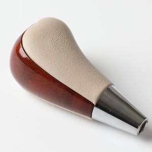 หัวเกียร์รถยนต์หุ้มหนังและไม้ สำหรับรถยนต์โตโยต้า โคโรลล่า แคมรี่ RAV4 เกียร์อัตโนมัติ ดีไซน์ตามหลักสรีรศาสตร์ - Product Image 1