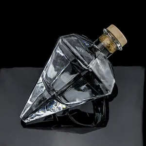 Mode Piramide Vormige Populaire Ontwerp Super Flint 700 Ml Wodka Glazen Fles Transparante Glazen Fles Met Kurk