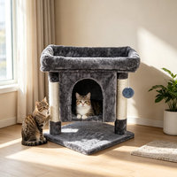 Arbre à chat en peluche avec condo fermé, grand lit de repos, poteaux à gratter en sisal et jouet interactif pour chats d'intérieur