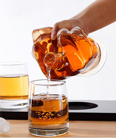 Ensemble de carafes Middle Finger 1000ML avec 2 tasses de bouteille de whisky Base en bois en verre Conteneur à vin pour cadeaux d'affaires Fête des pères