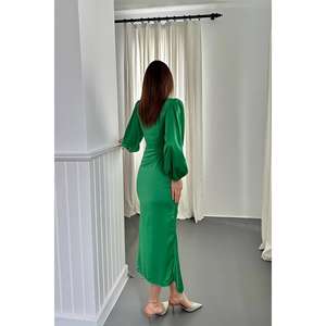 Vestido de Fiesta de Satén Verde con Cuello en V para Mujer, Estilo Línea A, Simple, Hasta la Rodilla, Tallas XS a XL, Venta al por Mayor - Product Image 1