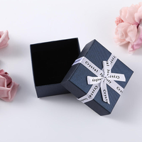 En stock - Boîte à bijoux rigide en papier artistique de luxe pour la Saint-Valentin avec fermeture magnétique, logo personnalisé et nœud en ruban - Matériaux recyclés