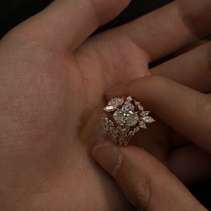 R236 Nuovo Anello Aperto di Lusso in Ottone Placcato Oro 18K con Zirconi, Fascia con Diamanti Taglio Ovale per Donna, Gioielli per Matrimoni e Feste - Product Image 6