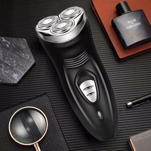 Afeitadora eléctrica de 3 cuchillas rotatorias, recargable, totalmente lavable para hombres - Product Image 1