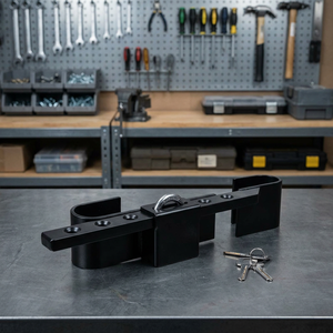 Support de verrouillage réglable et durable avec cylindre de verrouillage intégré pour verrouiller les attaches de remorque et les portes de conteneurs - Product Image 1