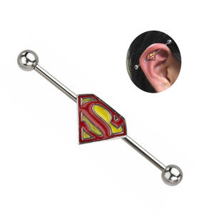 Acero inoxidable Industrial Barbell Oreja Andamio Barbell <span class=keywords><strong>Superman</strong></span> Logo Cartílago Oreja Piercing Moda Joyería del cuerpo - Product Image 1