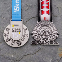 Medalla de Metal con Diseño Personalizado, Grabado de Logotipo y Patrón, Plateado, en Blanco, para Deportes, con Soporte para Medalla, Venta al Por Mayor con MOQ Bajo