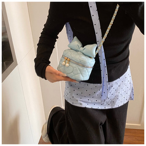 <span class=keywords><strong>2026</strong></span> 新款绗缝 PU 皮革链条肩带小号女式水桶包可爱蝴蝶结儿童斜挎包 - Product Image 4